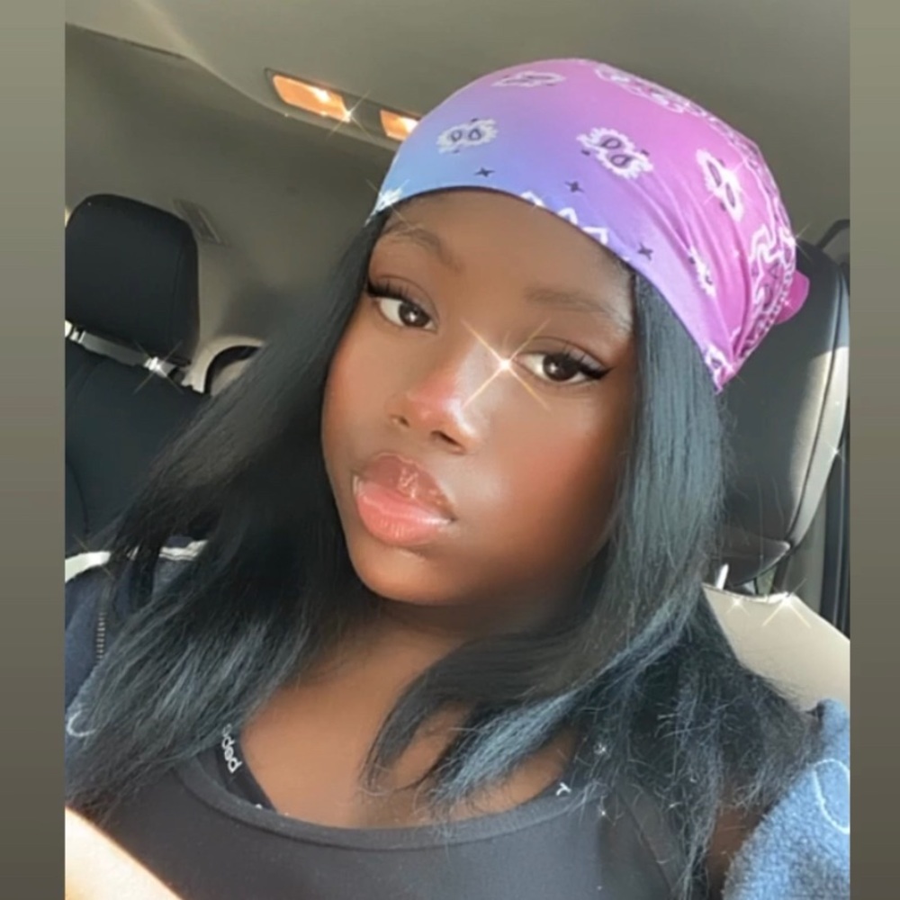 Meet your Posher, Simone